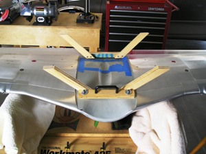 33 Front stand is held in place by the wing bolts