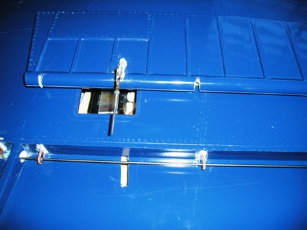 6 Outboard right wing flapheld in place by steel rod